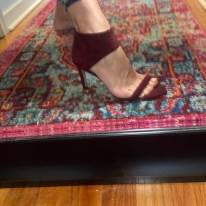 Size 8.5 Audrey Brooke  3.5 inch heels. Zip up back